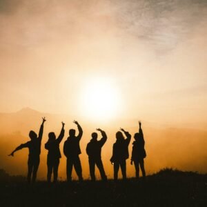 Exploring the Journey: Weighing Group vs. Solo Travel